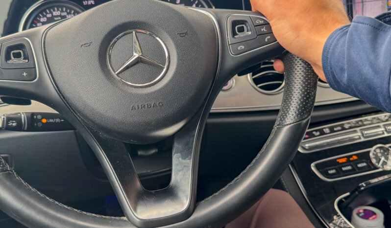 
								Mercedes Clase E200d 2019 Berlina full									