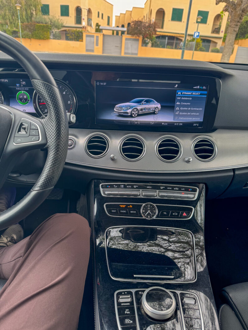 
								Mercedes Clase E200d 2019 Berlina full									