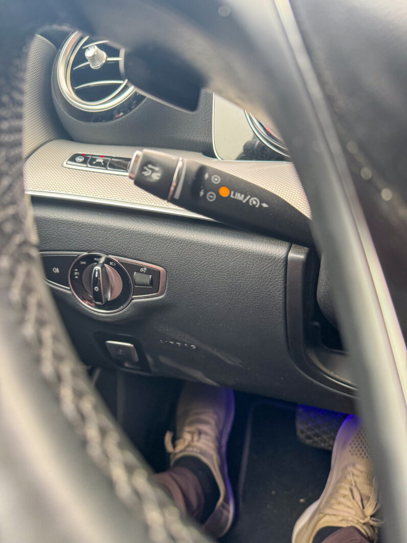 
								Mercedes Clase E200d 2019 Berlina full									