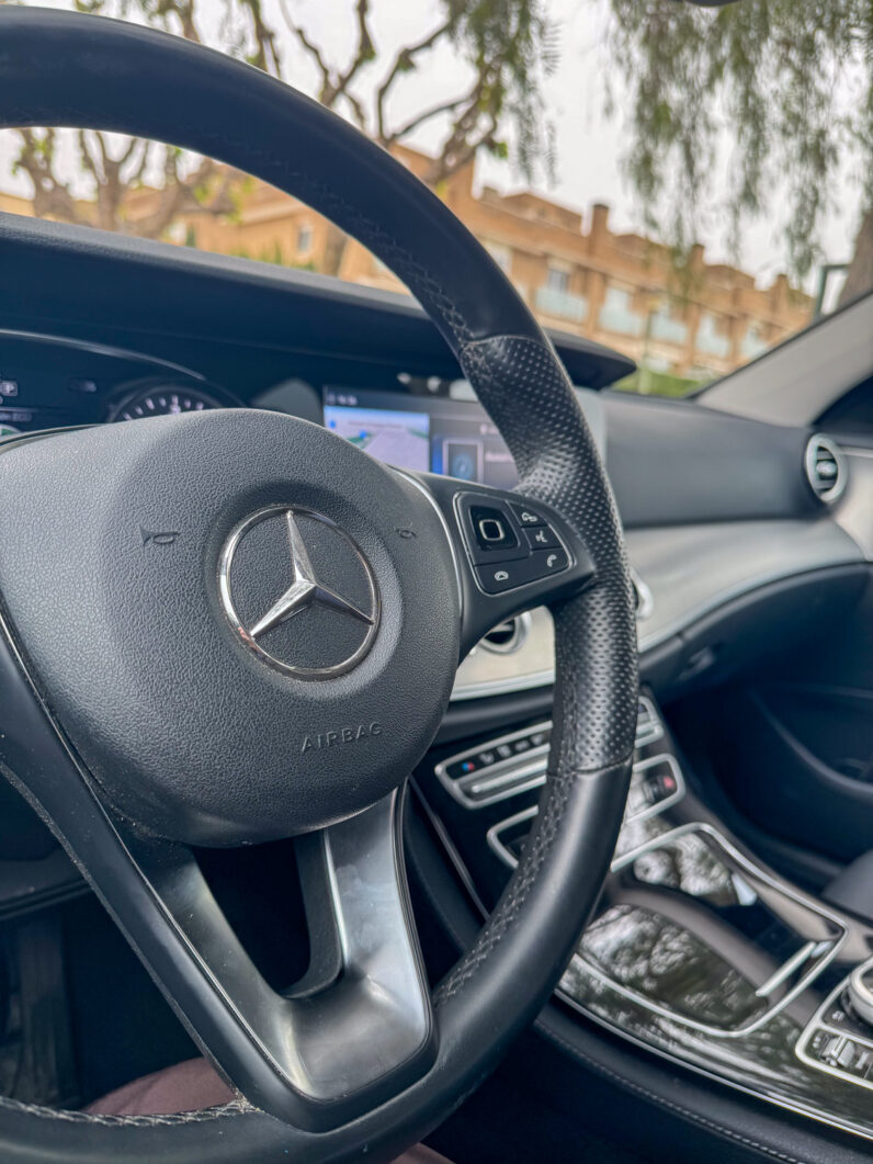 
								Mercedes Clase E200d 2019 Berlina full									