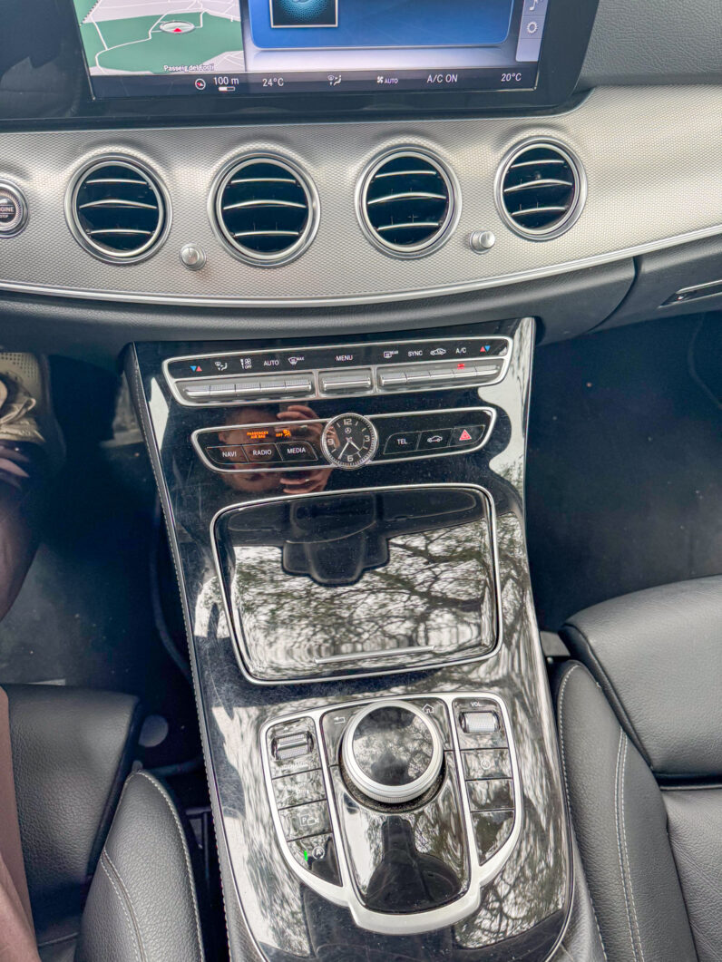 
								Mercedes Clase E200d 2019 Berlina full									