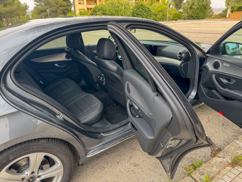 
								Mercedes Clase E200d 2019 Berlina full									