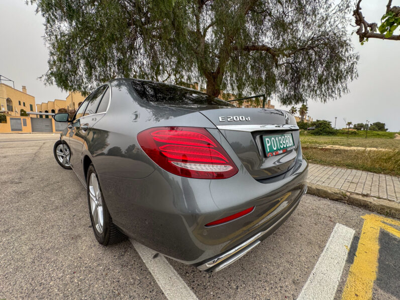 
								Mercedes Clase E200d 2019 Berlina full									