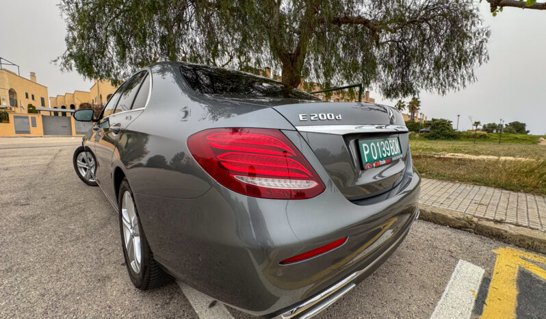 
								Mercedes Clase E200d 2019 Berlina full									