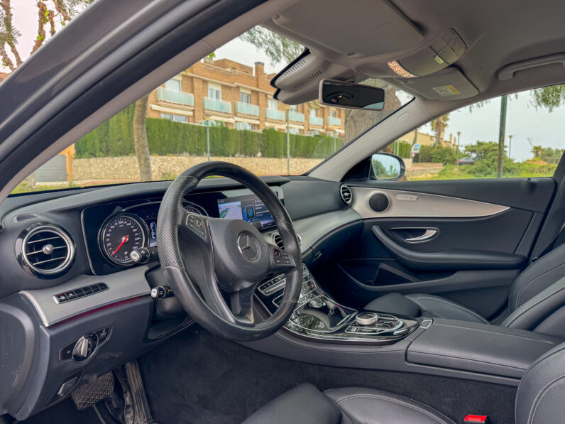
								Mercedes Clase E200d 2019 Berlina full									