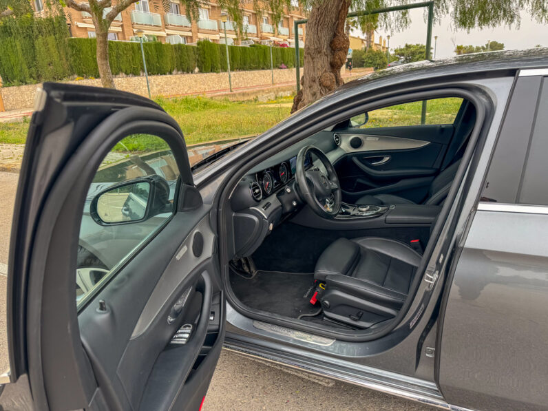 
								Mercedes Clase E200d 2019 Berlina full									