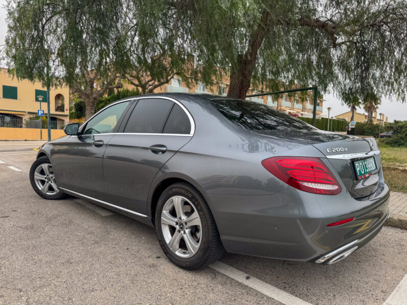 
								Mercedes Clase E200d 2019 Berlina full									