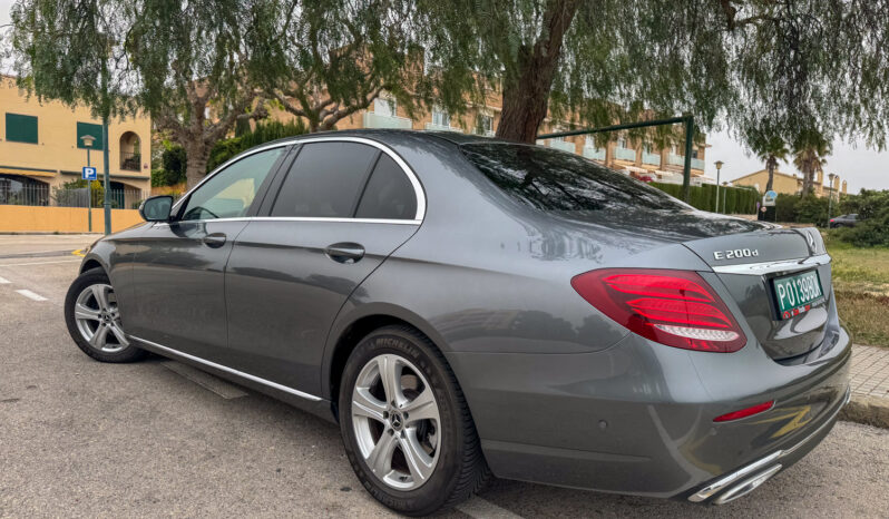 
								Mercedes Clase E200d 2019 Berlina full									