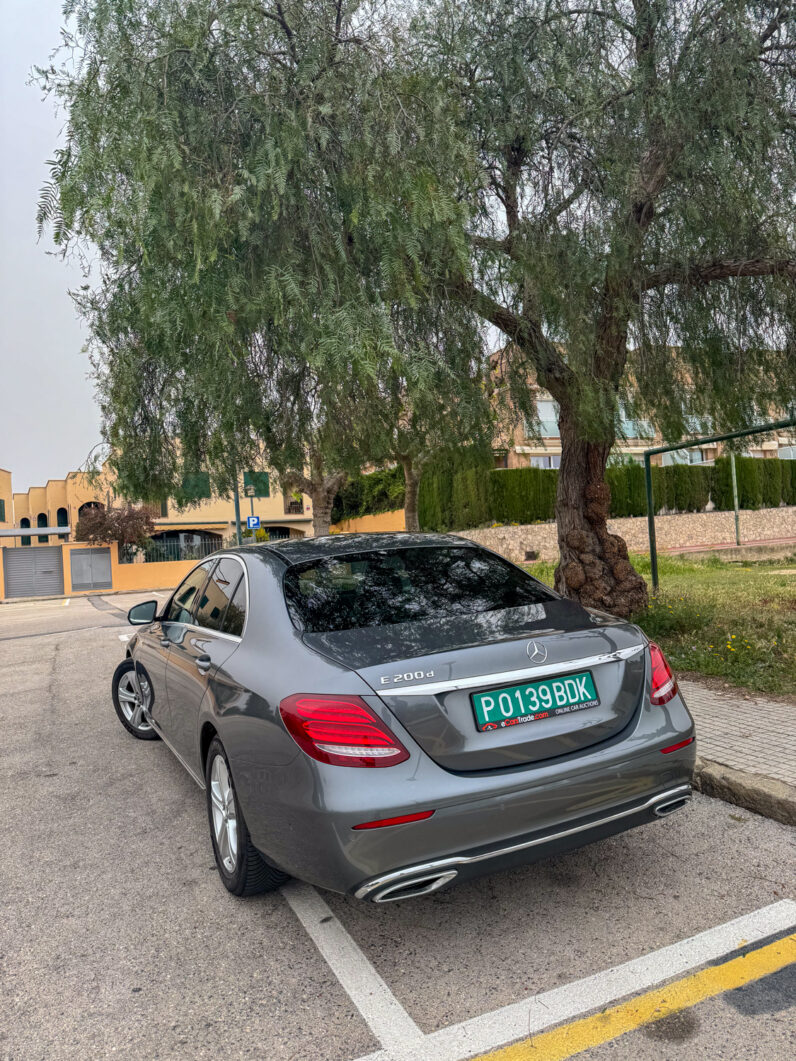 
								Mercedes Clase E200d 2019 Berlina full									