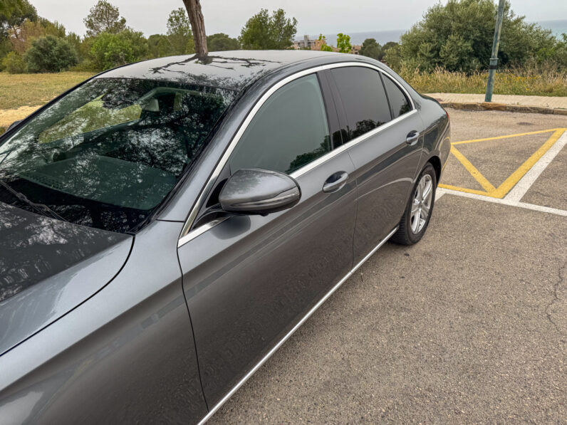 
								Mercedes Clase E200d 2019 Berlina full									