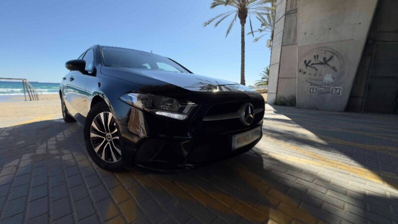 
								MERCEDES-BENZ Clase A 180d 8G-DCT 5 Puertas 2021 full									