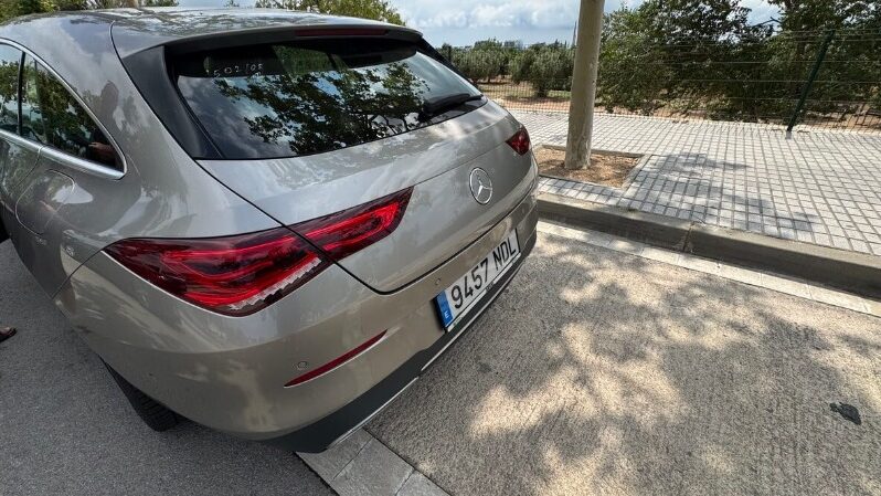 
								Mercedes-Benz CLA Shooting Brake CLA 180 d Aut. 5d full									
