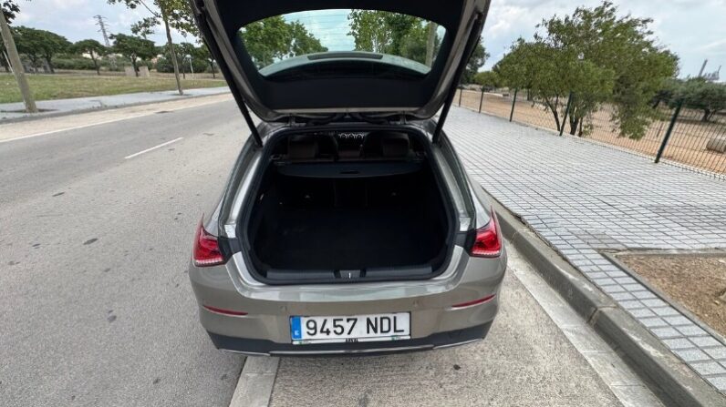
								Mercedes-Benz CLA Shooting Brake CLA 180 d Aut. 5d full									
