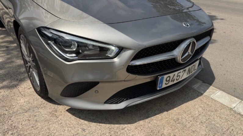 
								Mercedes-Benz CLA Shooting Brake CLA 180 d Aut. 5d full									