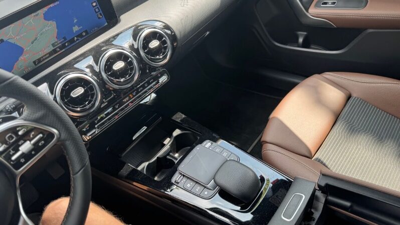 
								Mercedes-Benz CLA Shooting Brake CLA 180 d Aut. 5d full									