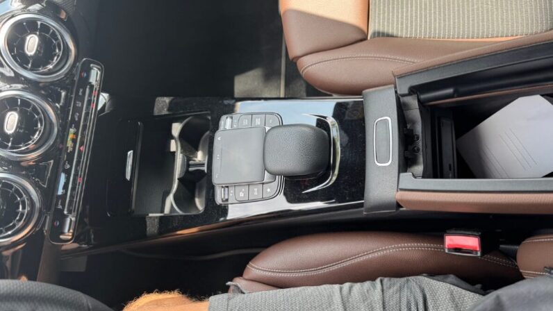 
								Mercedes-Benz CLA Shooting Brake CLA 180 d Aut. 5d full									