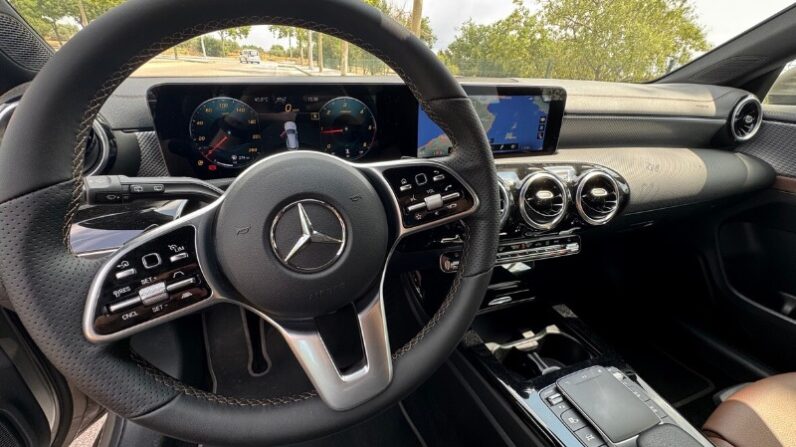 
								Mercedes-Benz CLA Shooting Brake CLA 180 d Aut. 5d full									