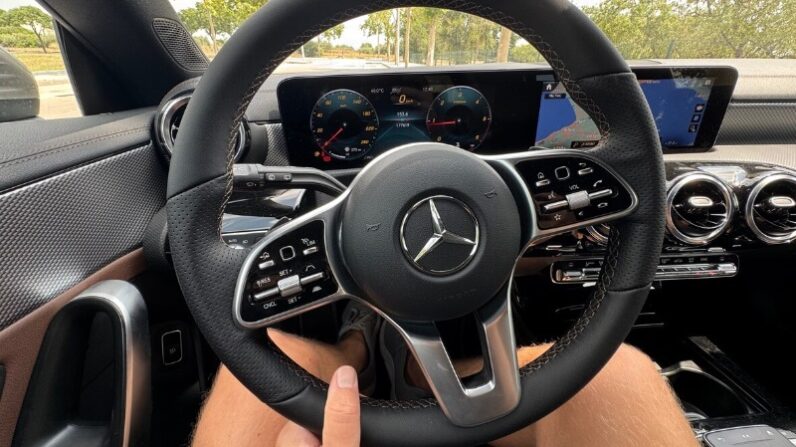 
								Mercedes-Benz CLA Shooting Brake CLA 180 d Aut. 5d full									