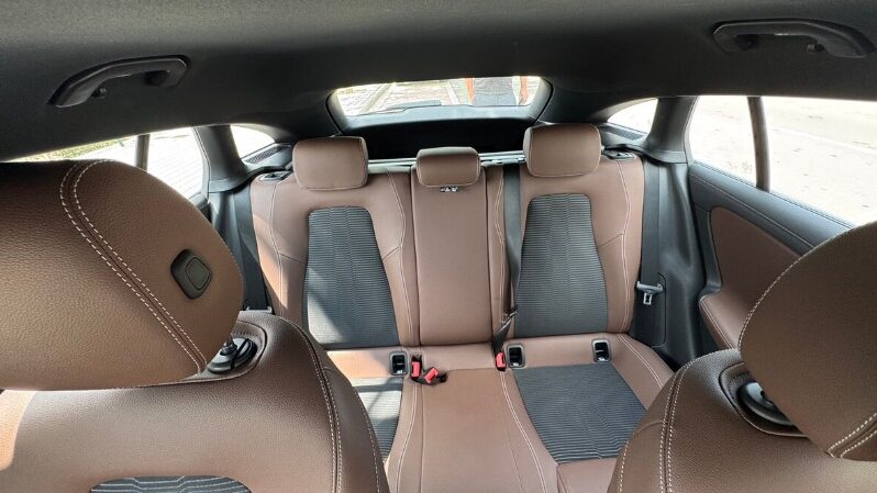 
								Mercedes-Benz CLA Shooting Brake CLA 180 d Aut. 5d full									