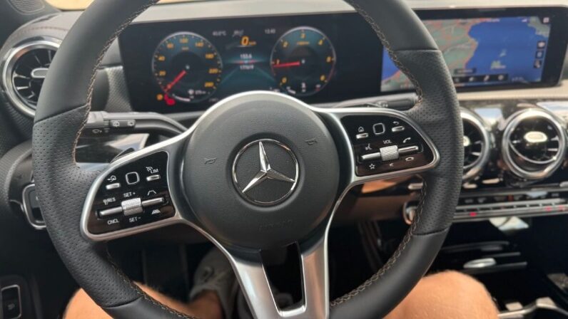 
								Mercedes-Benz CLA Shooting Brake CLA 180 d Aut. 5d full									