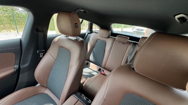 
								Mercedes-Benz CLA Shooting Brake CLA 180 d Aut. 5d full									