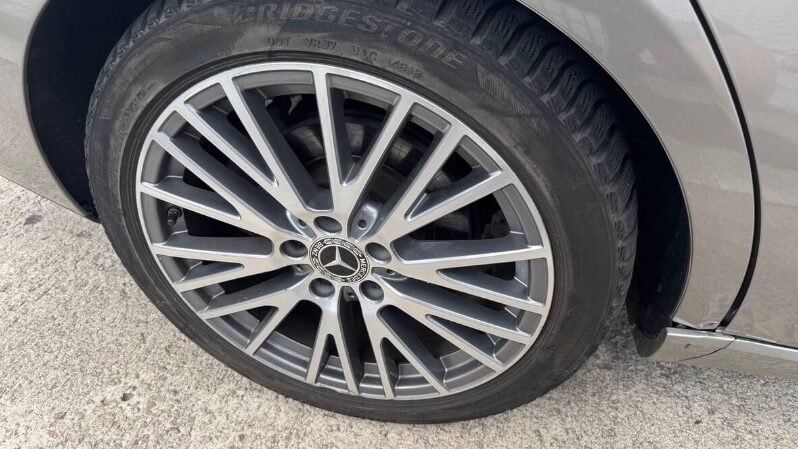 
								Mercedes-Benz CLA Shooting Brake CLA 180 d Aut. 5d full									