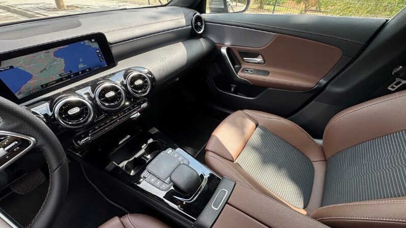 
								Mercedes-Benz CLA Shooting Brake CLA 180 d Aut. 5d full									